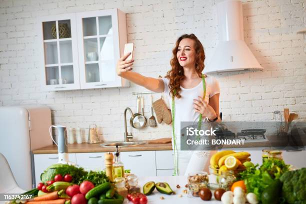 Làm Sao Để "Tự Sướng Phê" Một Cách Lành Mạnh & Hạnh Phúc Hơn?