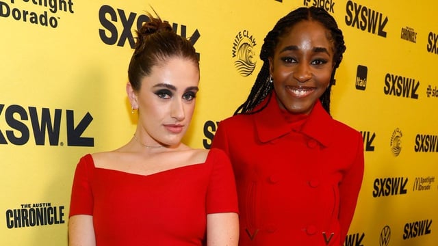 Khám Phá Tình Dục Đồng Tính Nữ: Hiểu Hơn Về Tình Yêu & Khoái Cảm